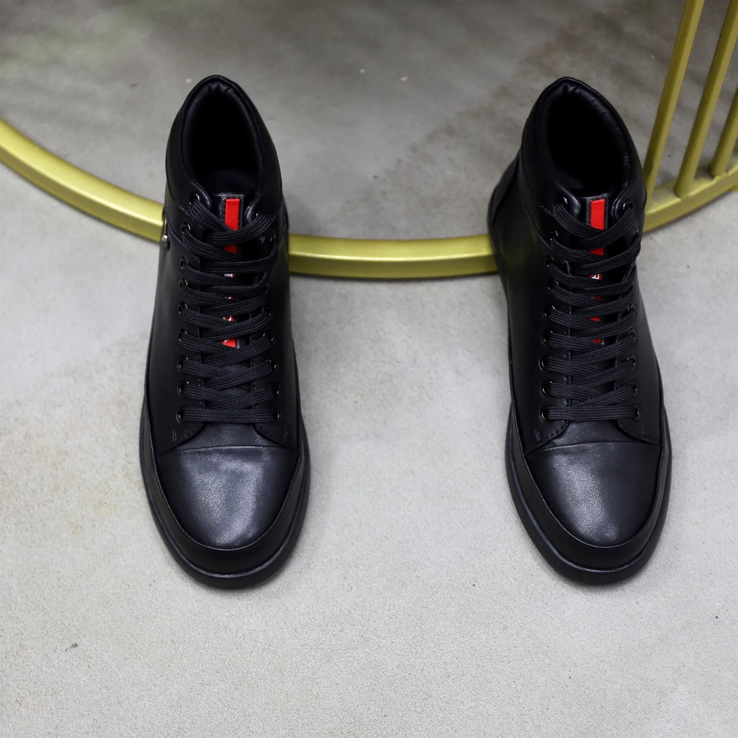 Ex-factory price: 480💰🙅‍♂️🙅‍♂️🙅‍♂️ Brand: PRADA Standard code: 38-44 (45 customized) Grade: Same as the official website Material: Original high-end leather splicing surface Comfortable and breathable sheepskin lining Lightweight, soft and wear-resistant outsole Style category: Men's fashion casual shoes Sports shoes Distinguished luxury brand elements Top luxury Color: actual picture color